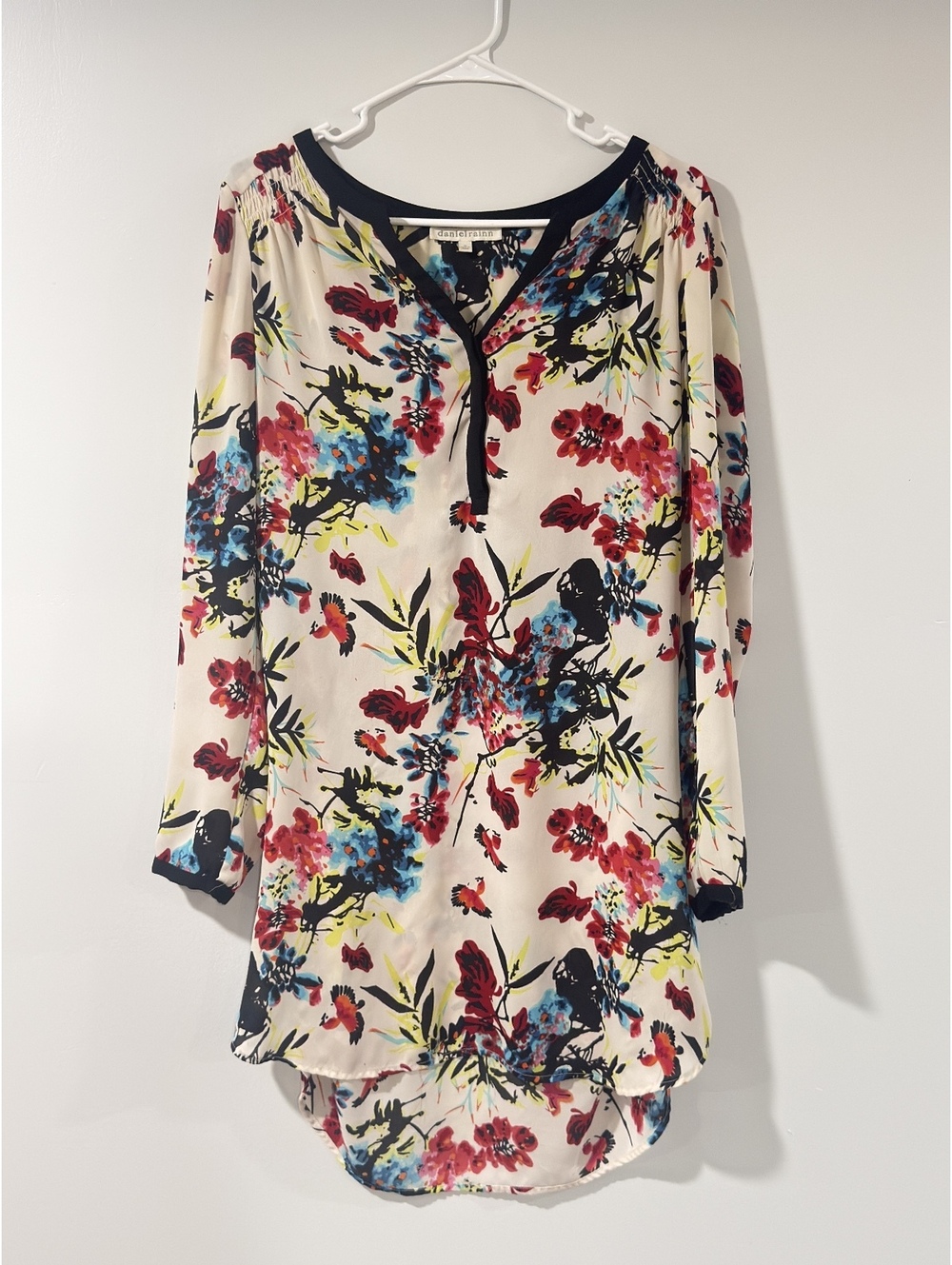 Daniel Rainn Floral Split V-Neck Long Sleeve Hi-Lo Tunic Blouse Top Cream Size M